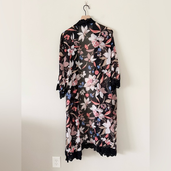 Torrid Kimono Robe Tunic with Black Crochet Trim in Black Multi Floral Size 1/2 - Picture 7 of 7
